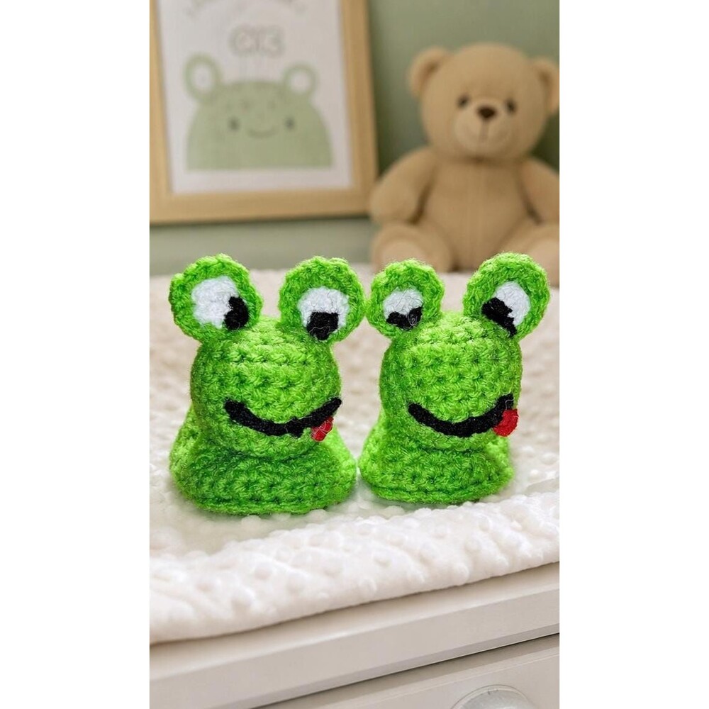 Handmade Crochet Frog Baby Booties – Felt-Lined Newborn Slippers (0-3 Months)